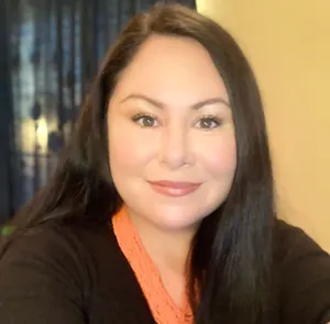 Lynda Flores